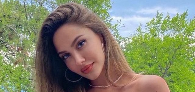 Girls In Sundresses (23 pics)