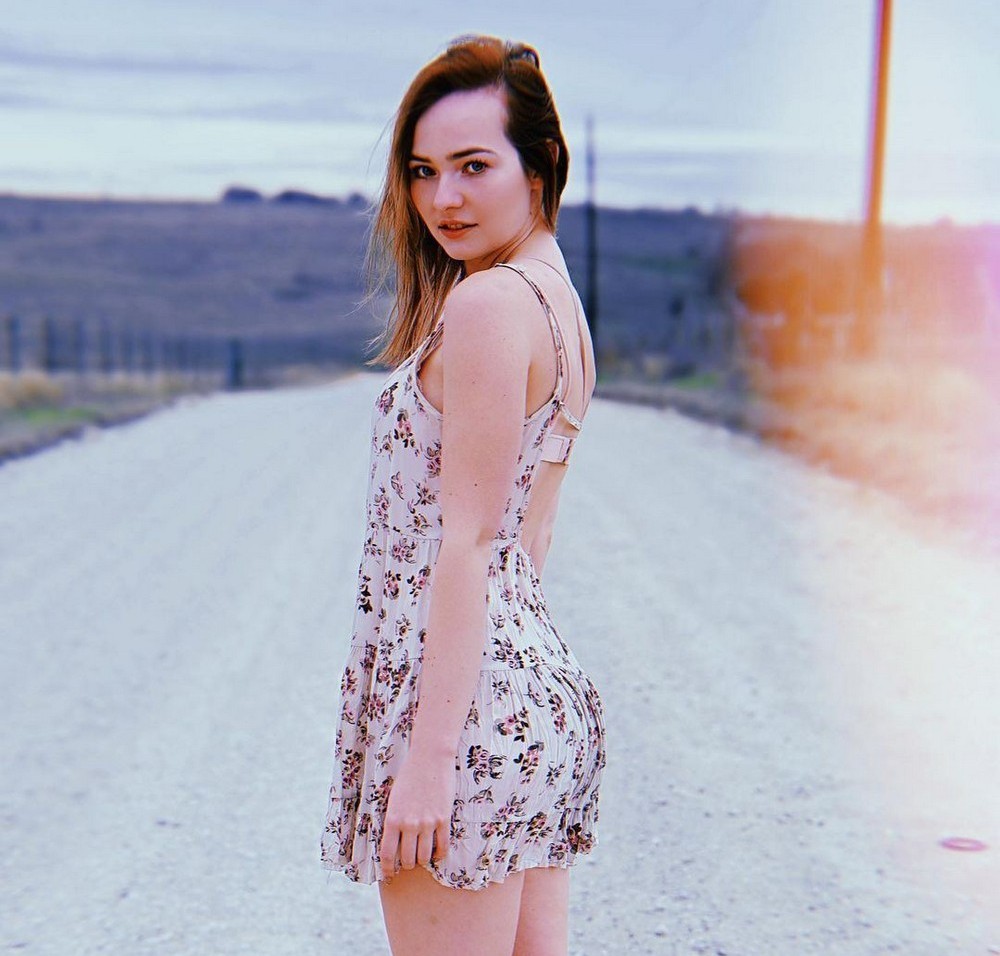 Girls In Sundresses (23 pics) Girls In Sundresses (23 pics)