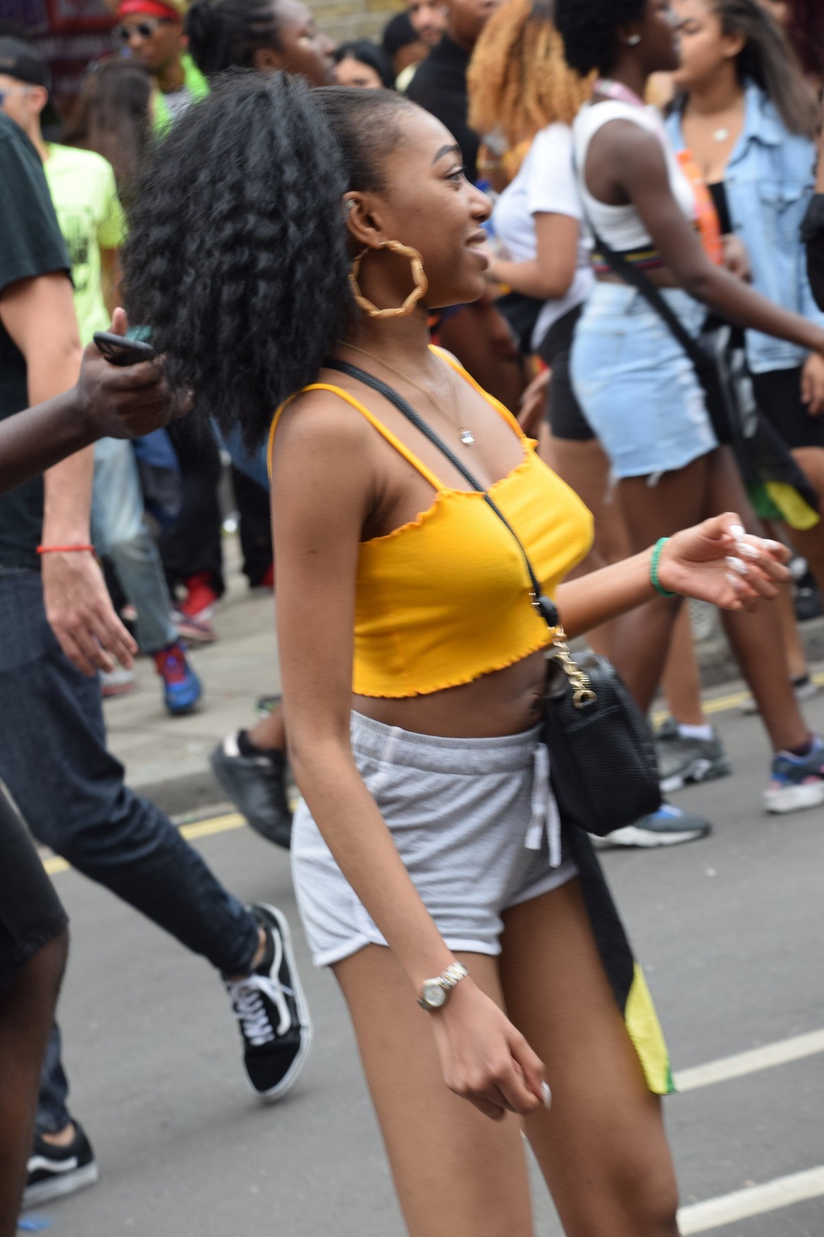 Braless Girls (21 pics) Braless Girls (21 pics)