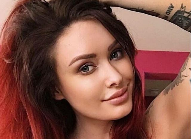 Braless Girls (21 pics)