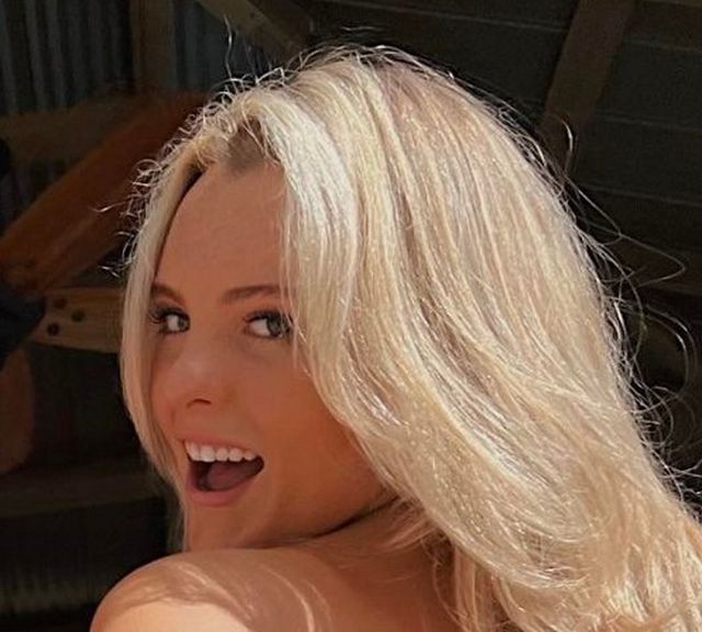 Bikini Girls (23 pics)