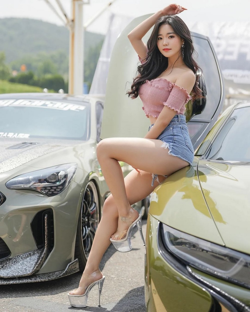 Girls In Tight Jeans (23 pics)