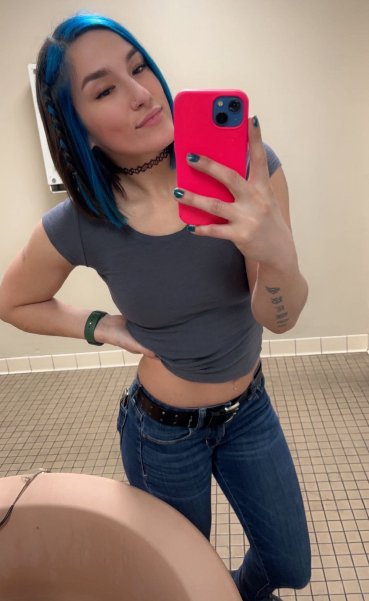 Girls In Tight Jeans (23 pics)