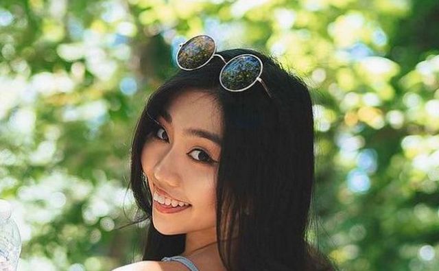 Girls In Tight Jeans (23 pics)