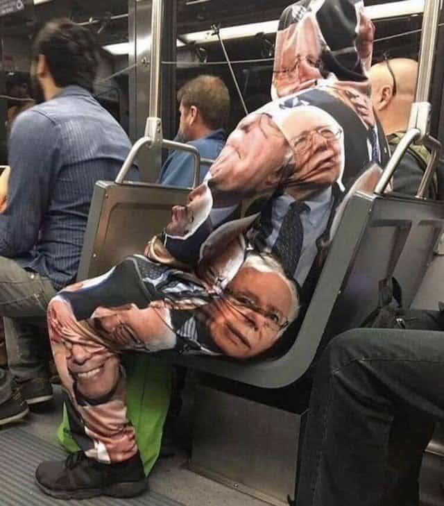 Strange People In The Subway (22 pics)