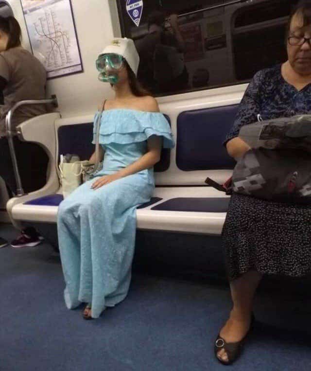 Strange People In The Subway (22 pics)