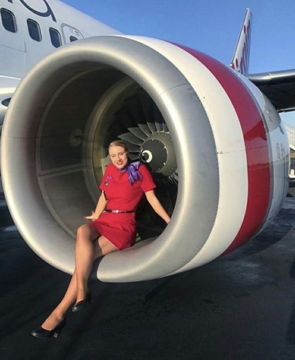 Hot Flight Attendants (21 pics)