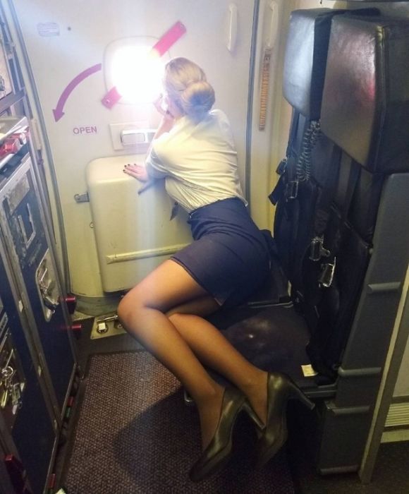 Hot Flight Attendants (21 pics)