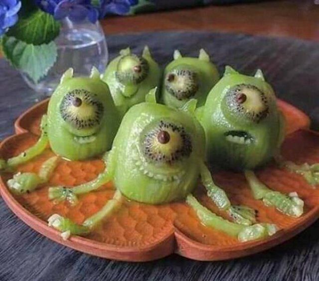 What Is Going On Here? (27 pics)