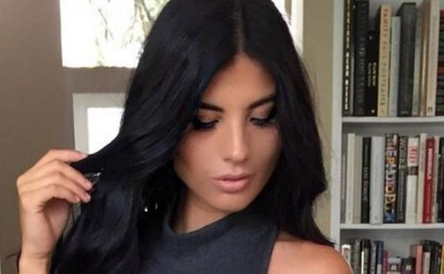 Girls In Dresses (21 pics)