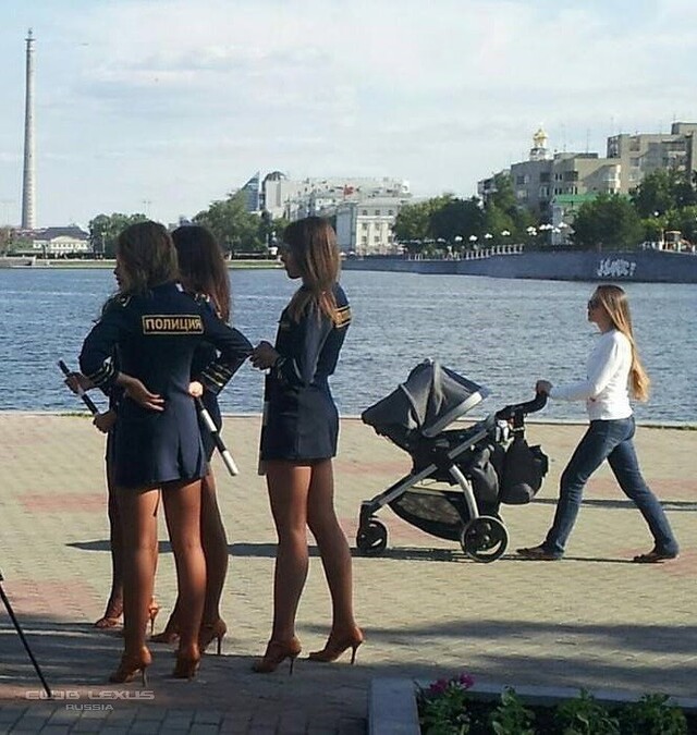 Girls With Long Legs (20 pics)