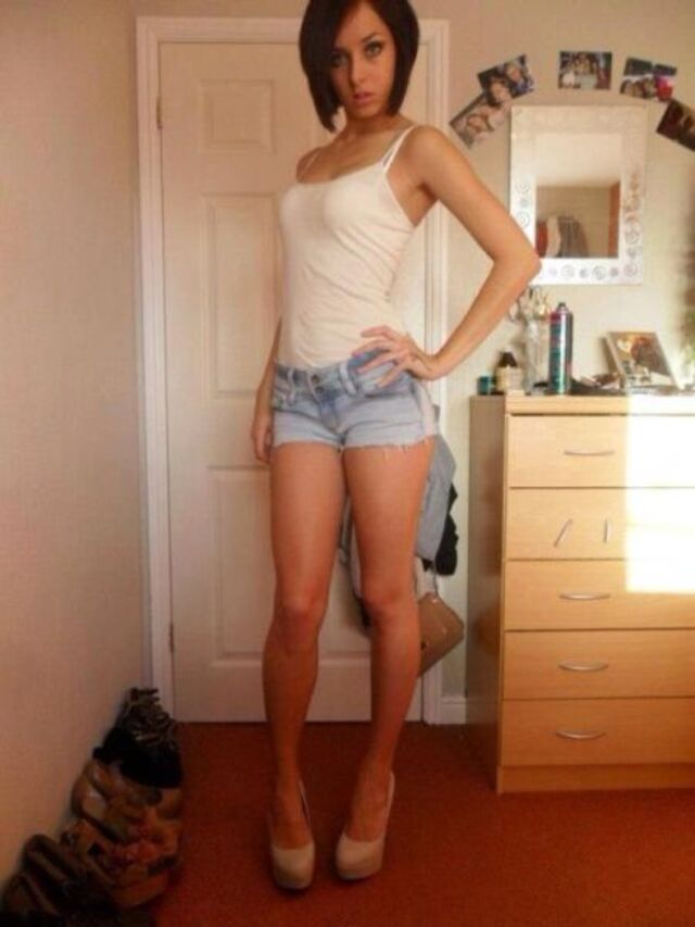 Girls With Long Legs (20 pics)