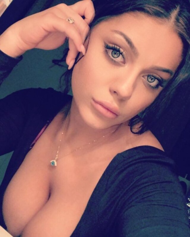 Girls With Beautiful Eyes (21 pics)