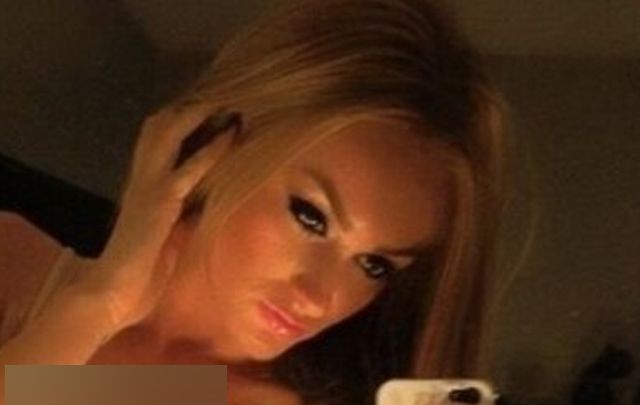 Busty Girls (21 pics)