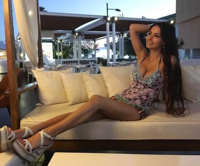 Girls With Long Legs (23 pics)