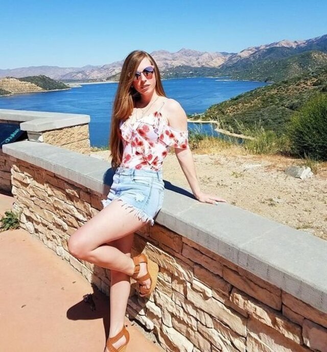 Girls With Long Legs (23 pics)