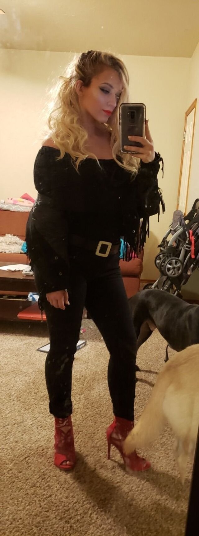 Girls With Long Legs (23 pics)