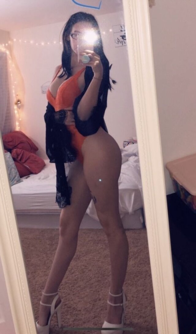 Girls With Long Legs (23 pics)