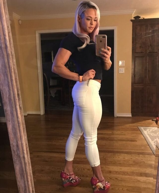 Girls With Long Legs (23 pics)