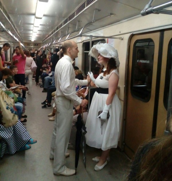 Strange People In The Subway (21 pics)