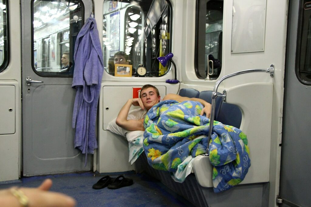 Strange People In The Subway (21 pics)