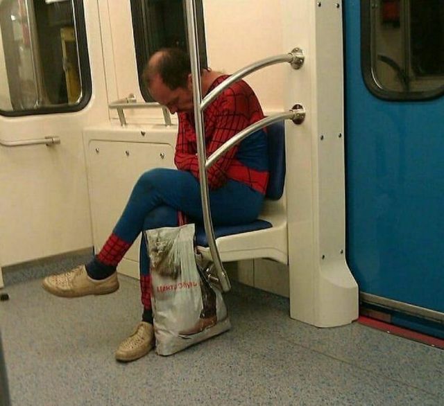 Strange People In The Subway (21 pics)