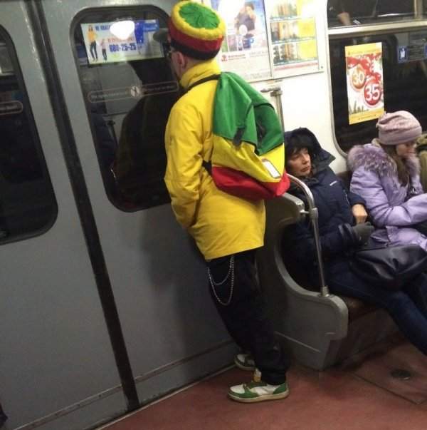 Strange People In The Subway (21 pics)