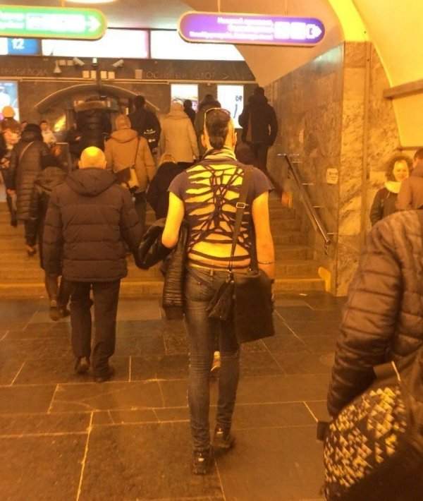 Strange People In The Subway (21 pics)