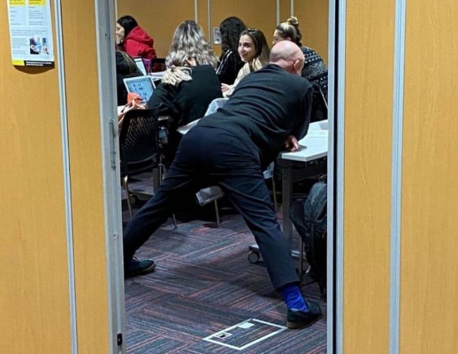 Strange Poses (21 pics)