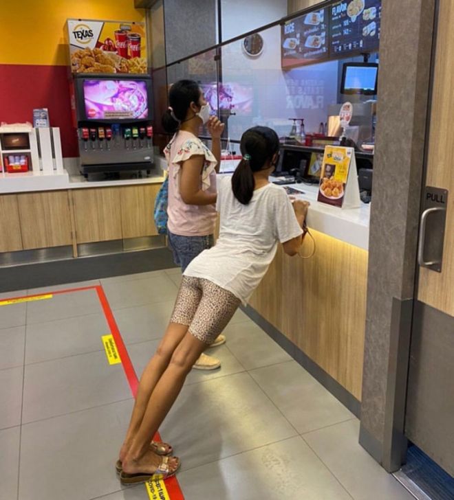 Strange Poses (21 pics)