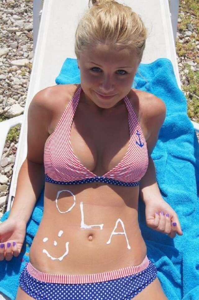 Busty Girls (22 pics)