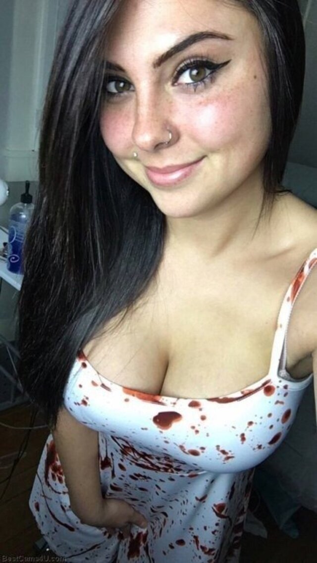 Busty Girls (22 pics)