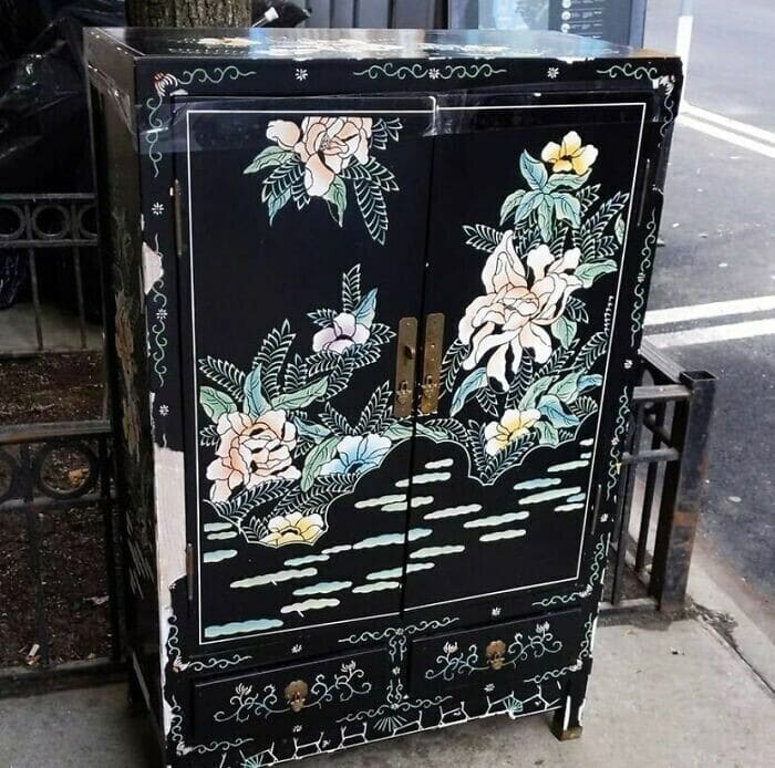 Cool Finds On The Roadside (29 pics)