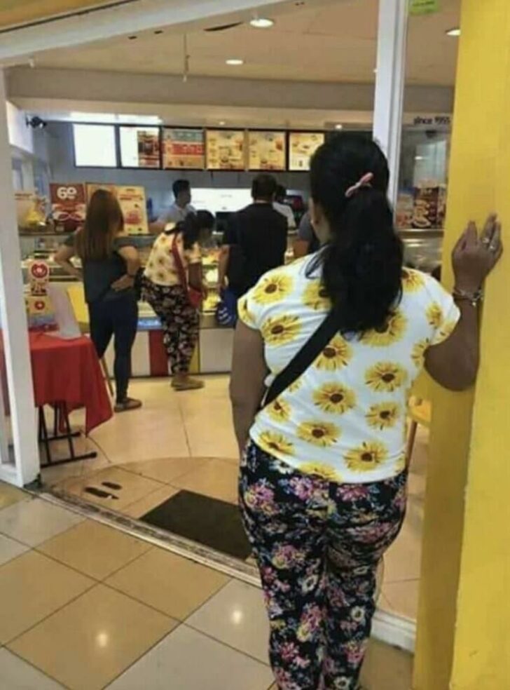 Glitches In The Matrix (22 pics)