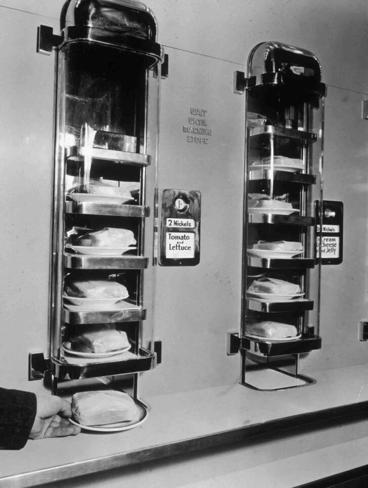 Unusual Vending Machines From the Past (21 pics) Unusual Vending Machines From the Past (21 pics)
