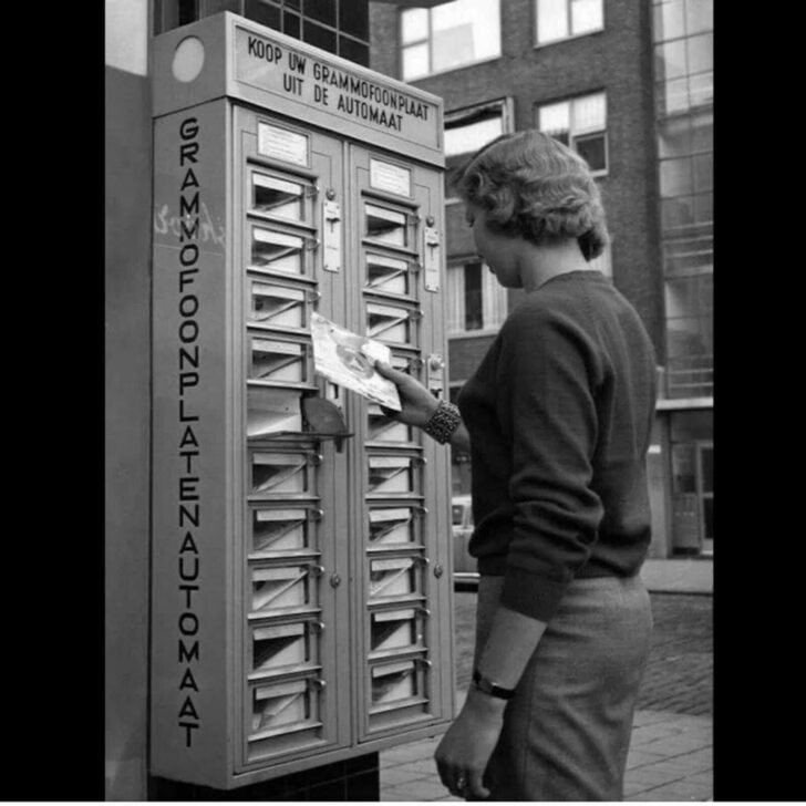 Unusual Vending Machines From the Past (21 pics) Unusual Vending Machines From the Past (21 pics)