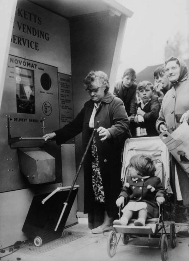 Unusual Vending Machines From the Past (21 pics) Unusual Vending Machines From the Past (21 pics)