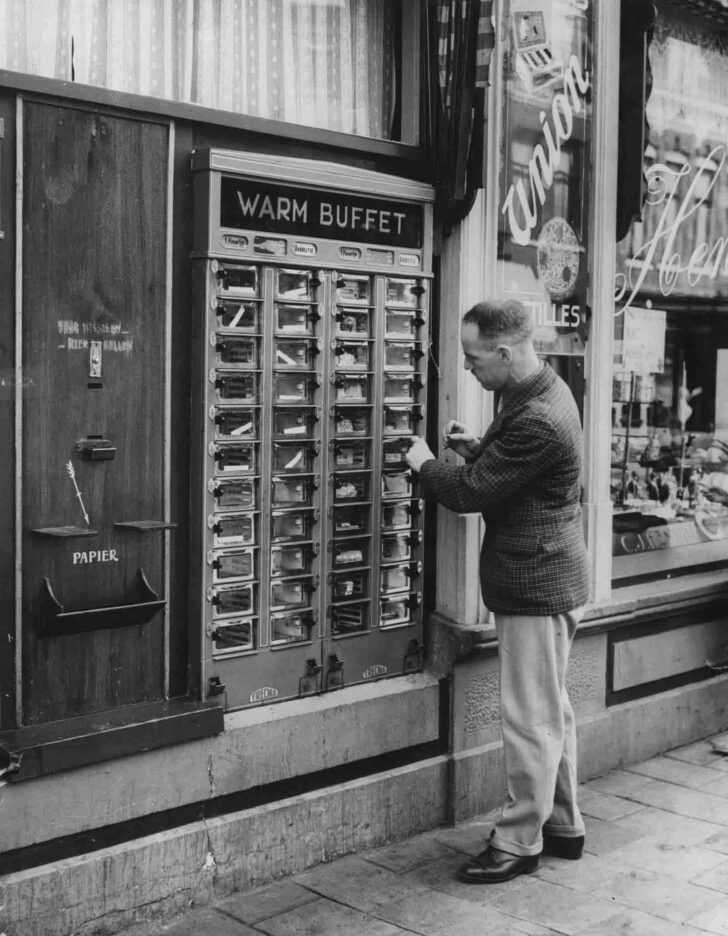 Unusual Vending Machines From the Past (21 pics) Unusual Vending Machines From the Past (21 pics)