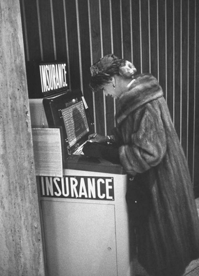 Unusual Vending Machines From the Past (21 pics)