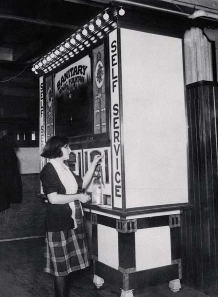 Unusual Vending Machines From the Past (21 pics) Unusual Vending Machines From the Past (21 pics)