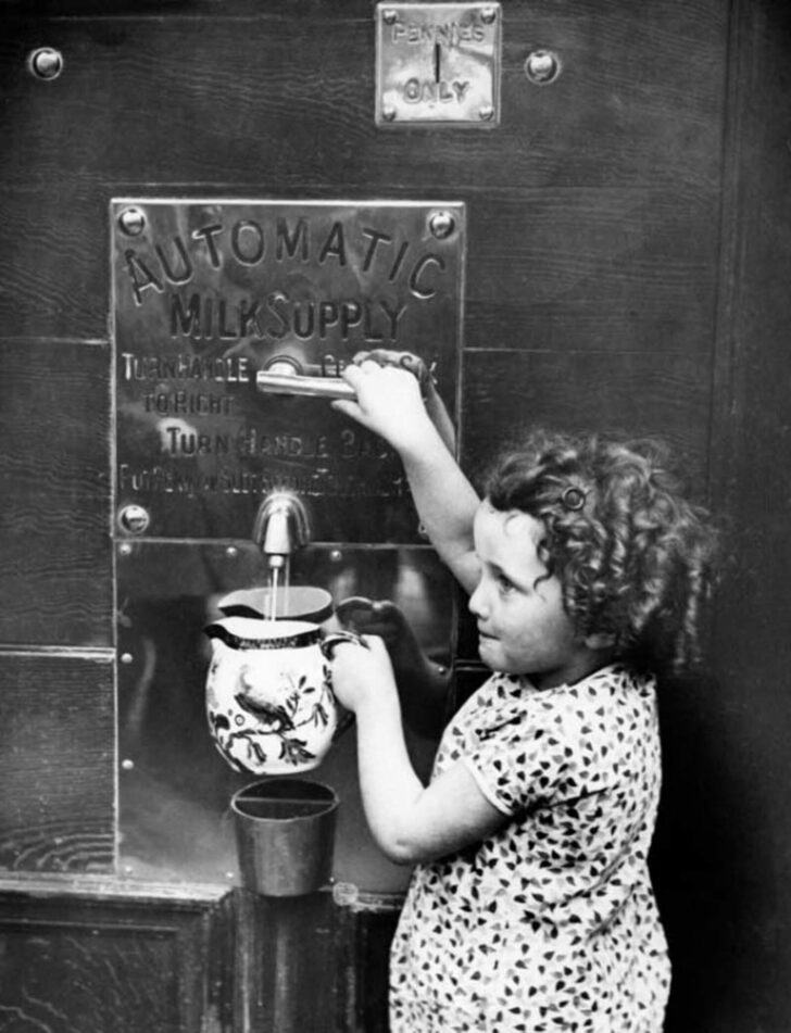 Unusual Vending Machines From the Past (21 pics) Unusual Vending Machines From the Past (21 pics)