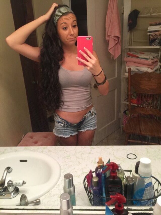 Girls In Shorts (22 pics)