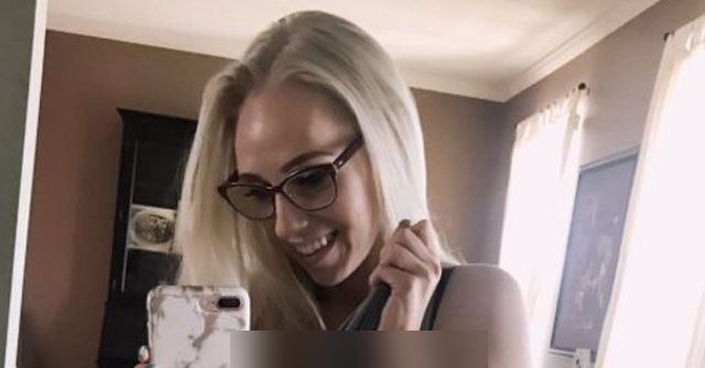 Girls In Shorts (22 pics)