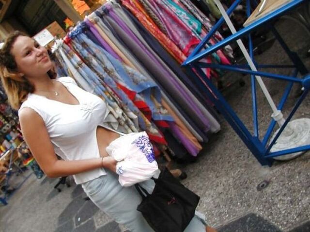 Busty Girls (21 pics)