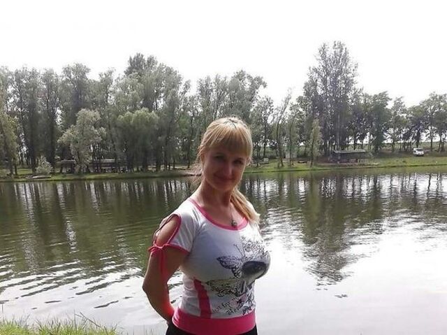 Busty Girls (21 pics)