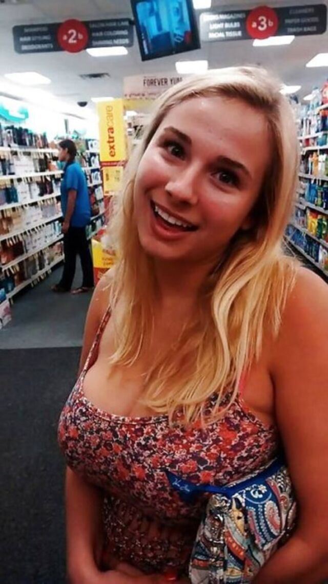 Busty Girls (21 pics)