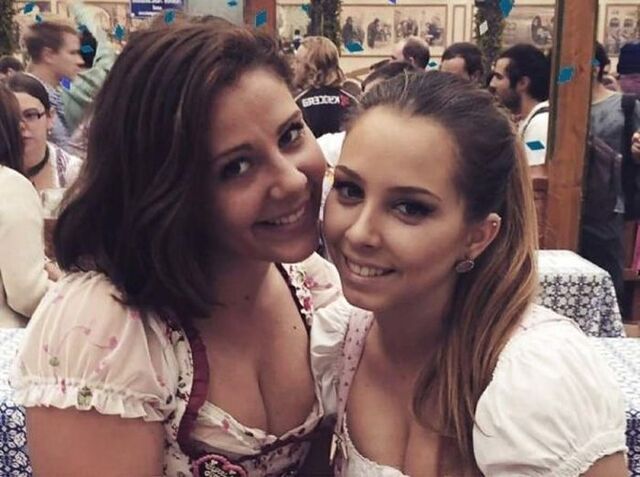 Busty Girls (21 pics)