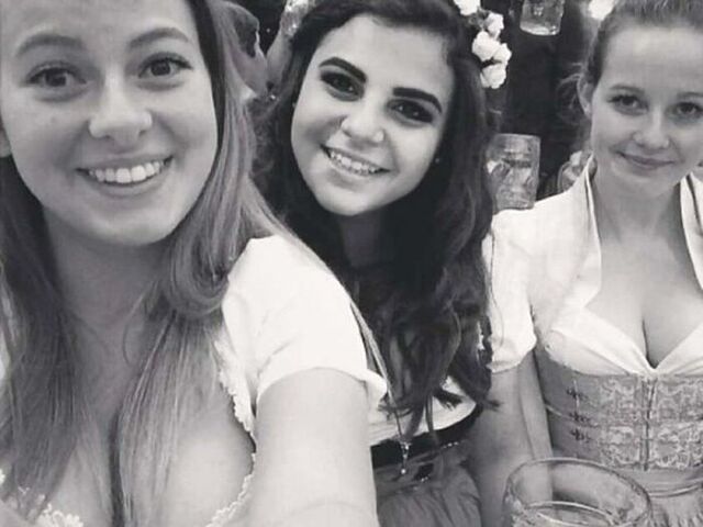 Busty Girls (21 pics)