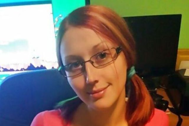 Busty Girls (21 pics)