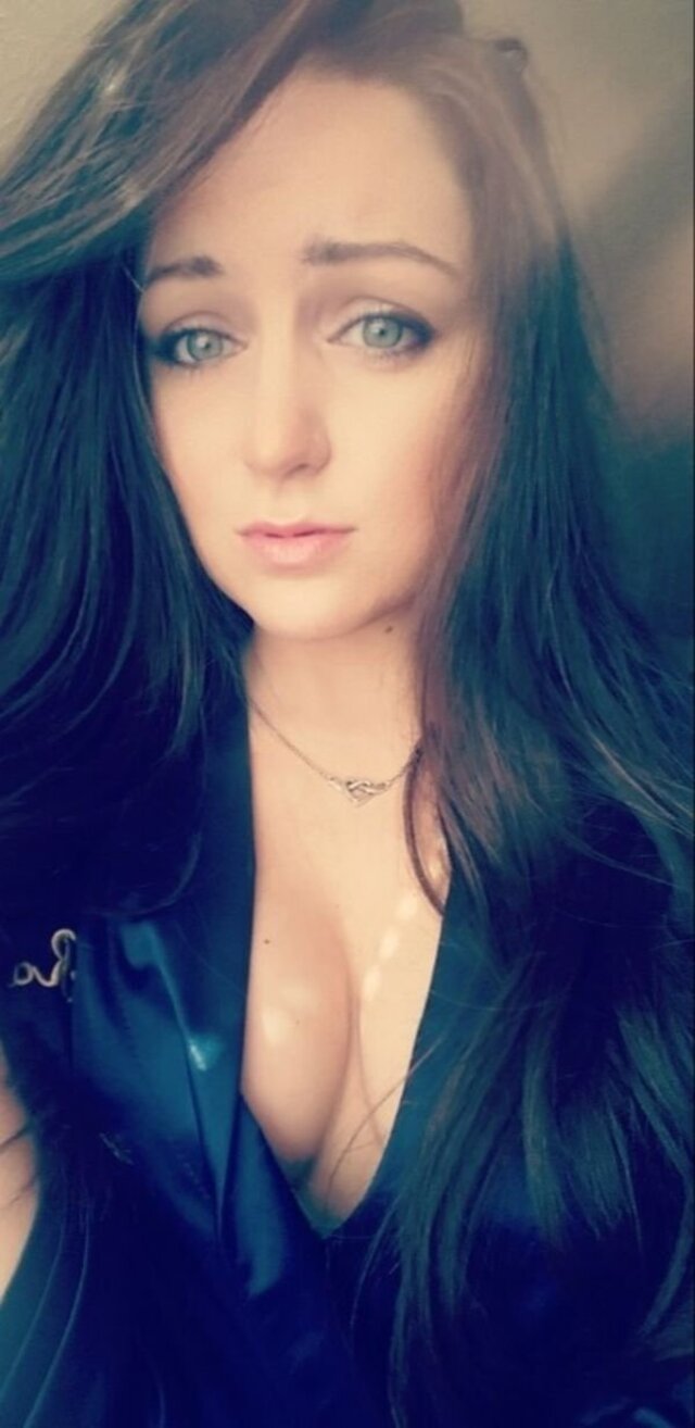 Busty Girls (22 pics) Busty Girls (22 pics)